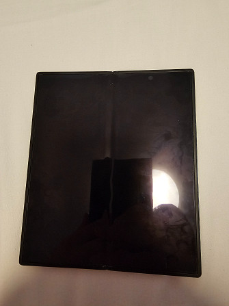 Labdien pardodu samsung fold 6, pirkts 1 gadu atpakal. ir skrapejumi uz korpusa un priekseja... Rīga - foto 2