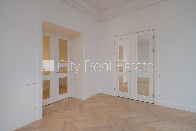 Fasādes māja, renovēta māja, labiekārtots apzaļumots pagalms, ieeja no ielas, ir lifts, Rīga - foto 6