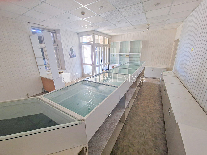 Fasādes māja, renovēta māja, ieeja no ielas, logi vērsti uz ielas pusi, halle, palīgtelpa, Rīga - foto 4