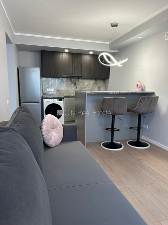 Земля в собственности, панельный дом, благоустроенная озеленённая территория, Цесис и район - изображение 1