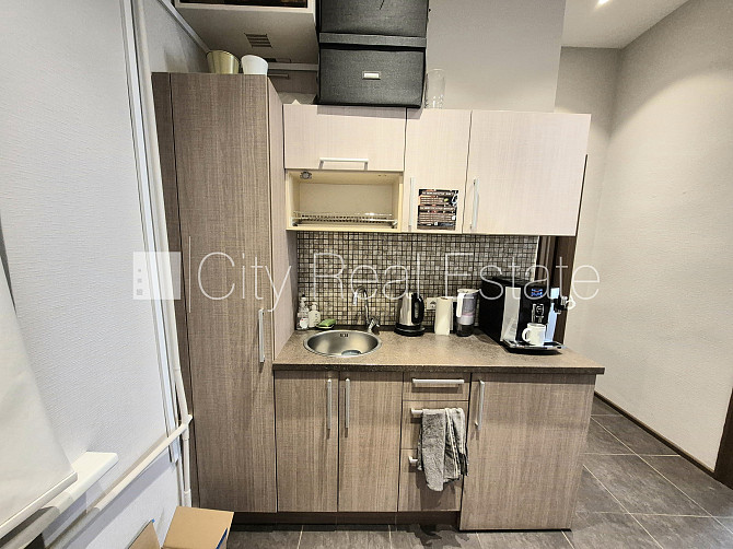 Фасадный дом, реновированный дом, вход с улицы, бельэтаж, лестничная клетка после Рига - изображение 16