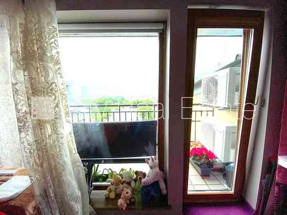 Фасадный дом, реставрированный дом, вход с улицы и со двора, лифт, балкон, окна Rīga