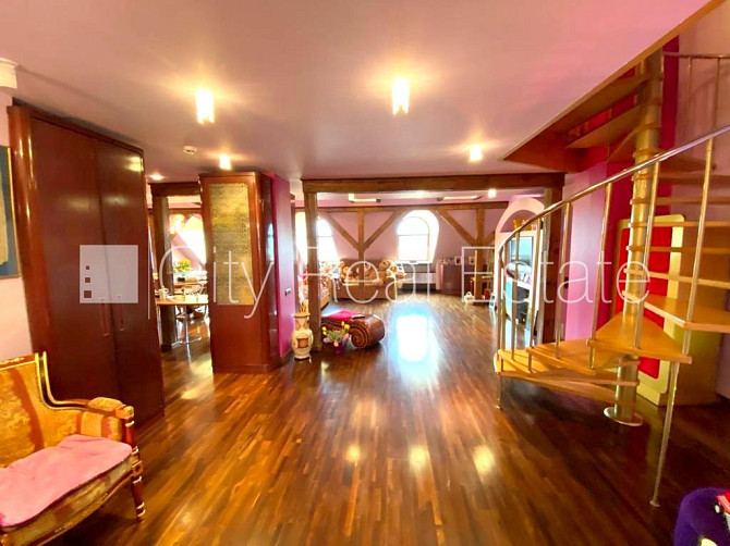 Fasādes māja, restaurēta māja, ieeja no ielas un pagalma, ir lifts, balkons, logi vērsti Rīga - foto 13