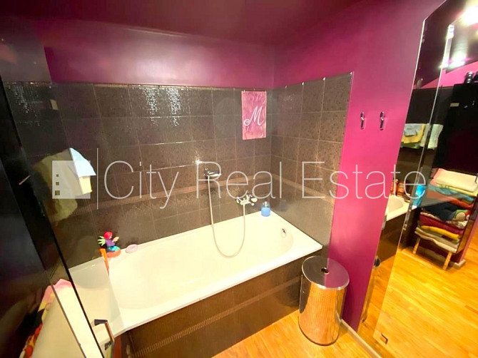 Fasādes māja, restaurēta māja, ieeja no ielas un pagalma, ir lifts, balkons, logi vērsti Rīga - foto 18