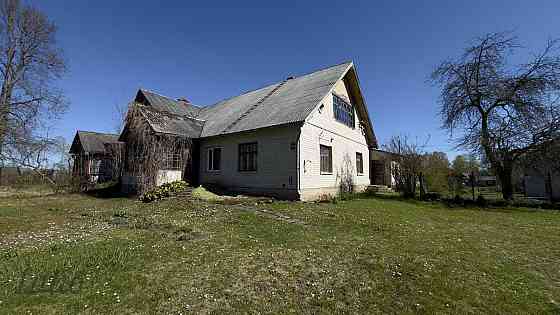 Pārdod četru istabu dzīvokli Viesītē, Raiņa ielā 55. Nekustamais īpašums sastāv no plašām dzīvojamām Jēkabpils un novads