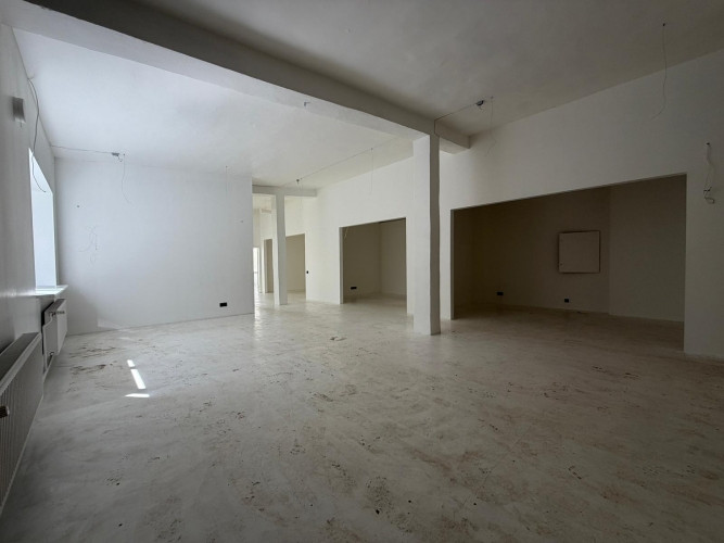 Pieejamas gaišas biroja telpas industriālā stilā. Telpās ir gan izolētas, gan Rīga - foto 6