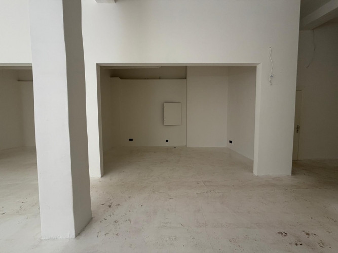 Pieejamas gaišas biroja telpas industriālā stilā. Telpās ir gan izolētas, gan Rīga - foto 5