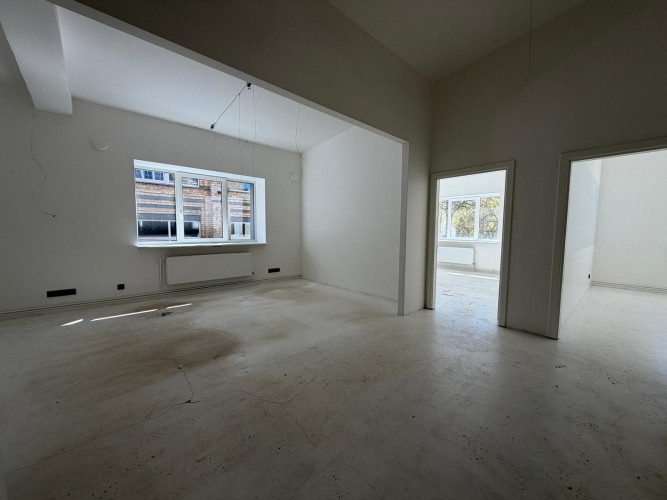 Pieejamas gaišas biroja telpas industriālā stilā. Telpās ir gan izolētas, gan Rīga - foto 3