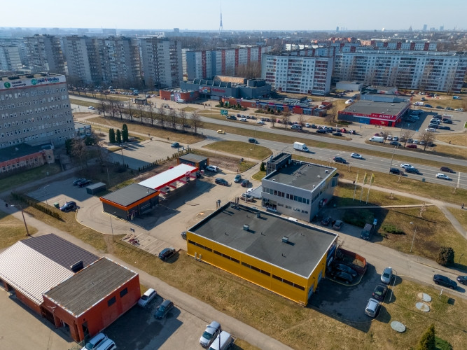 Komercobjekts ar stabildu naudas plūsmu.  - Zeme 7153 kvm. - 4 celtnes ar kopējo platību 1493 Rīga - foto 3