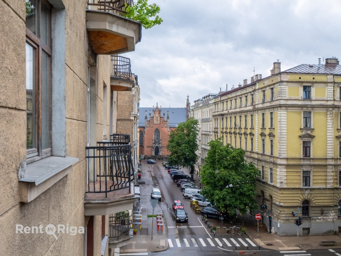 Plašs un gaišs dzīvoklis vēsturiskā ēkā pašā Rīgas sirdī  Dzīvoklis atrodas skaisti vēsturiskā ēkā p Рига - изображение 9