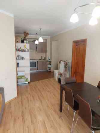 Просторная и светлая 3-комнатная квартира с двумя балконами и парковочным местом Rīga