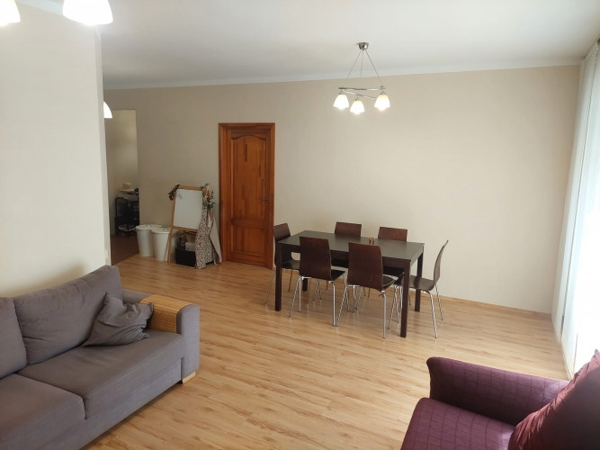 Просторная и светлая 3-комнатная квартира с двумя балконами и парковочным местом Рига - изображение 3