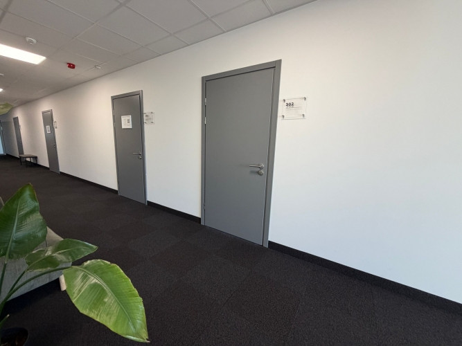 Pieejama telpa ar medicīnisko statusu un izlietni. Ēka ir sakopta ar ērtu piekļuvi, kas Rīga - foto 3