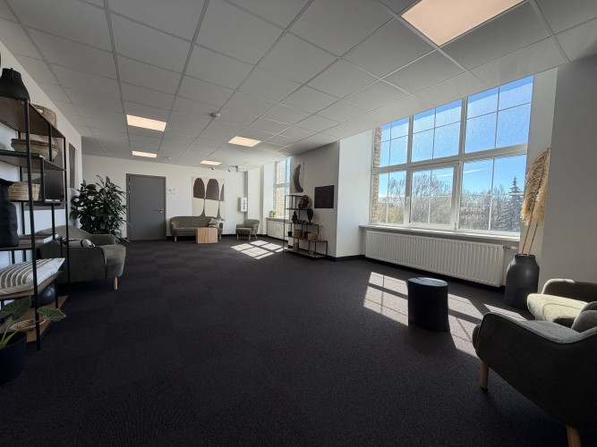 Pieejama telpa ar medicīnisko statusu un izlietni. Ēka ir sakopta ar ērtu piekļuvi, kas Rīga - foto 4