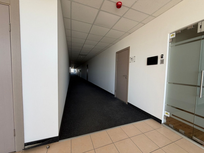 Pieejama plaša open space tipa telpa ar lieliem skatlogiem. Atvērta plānojuma telpa ar kopējo Rīga - foto 7