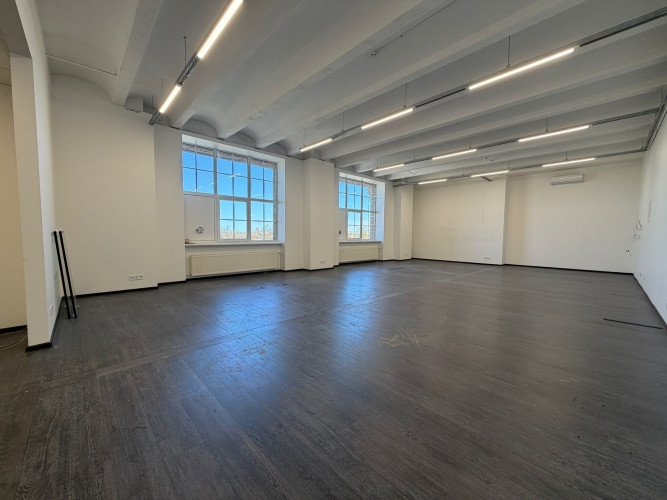 Pieejama plaša open space tipa telpa ar lieliem skatlogiem. Atvērta plānojuma telpa ar kopējo Rīga - foto 2