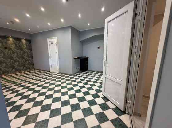 Сдаются торговые помещения с отдельным входом с фасада. Подходят для салона или Rīga