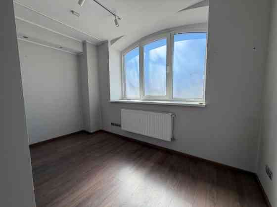 Сдаются торговые помещения с отдельным входом с фасада. Подходят для салона или Rīga