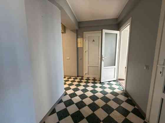 Сдаются торговые помещения с отдельным входом с фасада. Подходят для салона или Rīga