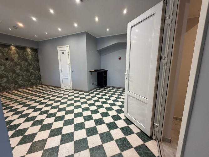 Pieejamas nomai tirdzniecības telpas ar privātu ieeju no fasādes. Piemērotas salonam vai Rīga - foto 4