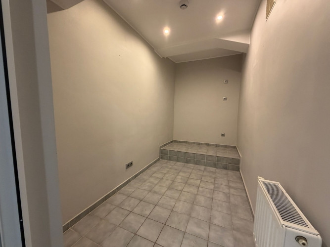 Pieejamas nomai tirdzniecības telpas ar privātu ieeju no fasādes. Piemērotas salonam vai Rīga - foto 6