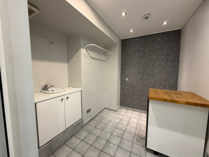 Pieejamas nomai tirdzniecības telpas ar privātu ieeju no fasādes. Piemērotas salonam vai Rīga - foto 7