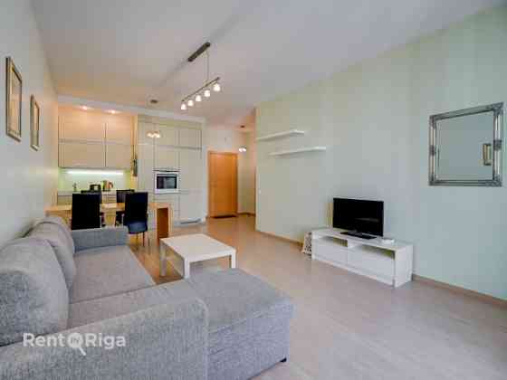 Izīrē 2 istabu dzīvokli projektā Centra Nams  Dzīvoklis atrodas prestižā un klusā vietā pašā Rīgas c Рига