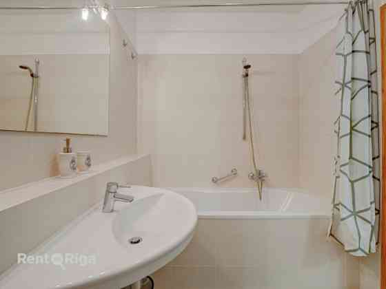 Izīrē 2 istabu dzīvokli projektā Centra Nams  Dzīvoklis atrodas prestižā un klusā vietā pašā Rīgas c Рига