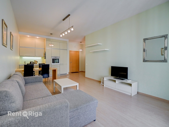 Izīrē 2 istabu dzīvokli projektā Centra Nams  Dzīvoklis atrodas prestižā un klusā vietā pašā Rīgas c Рига - изображение 1