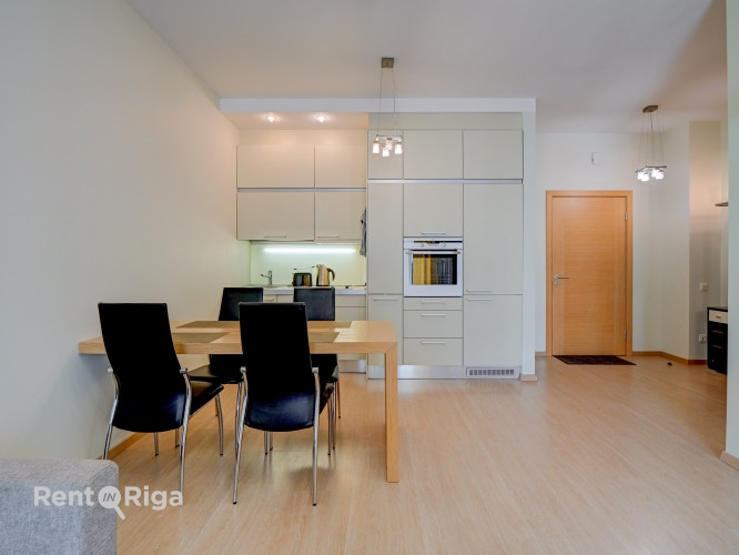 Izīrē 2 istabu dzīvokli projektā Centra Nams  Dzīvoklis atrodas prestižā un klusā vietā pašā Rīgas c Рига - изображение 2