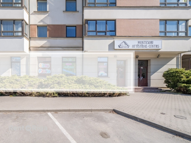 Dzīvoklis ar atsevišķu ieeju, kurš atrodās augstākā pirmajā stāvā.  Šobrīd telpas tiek Rīga - foto 2