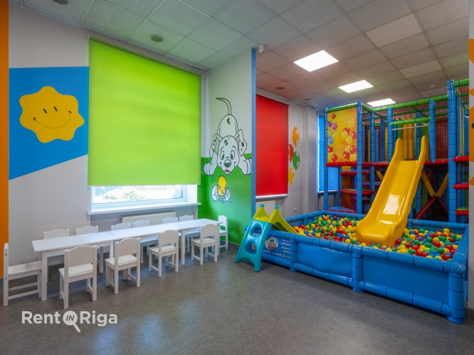 Dzīvoklis ar atsevišķu ieeju, kurš atrodās augstākā pirmajā stāvā.  Šobrīd telpas tiek Rīga - foto 3