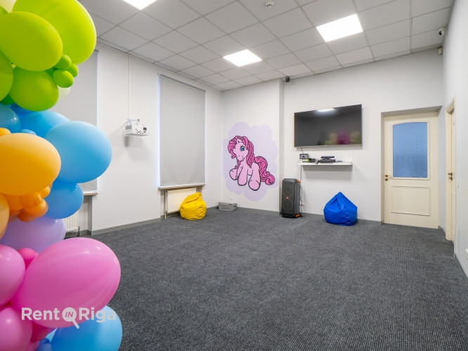 Dzīvoklis ar atsevišķu ieeju, kurš atrodās augstākā pirmajā stāvā.  Šobrīd telpas tiek Rīga - foto 9