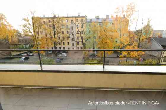 Saulains birojs ar balkonu un terasi un virtuvi.  Plašas un funkcionālas telpas, kas lieliski piemēr Rīga