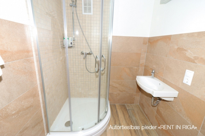 Saulains birojs ar balkonu un terasi un virtuvi.  Plašas un funkcionālas telpas, kas lieliski Rīga - foto 7