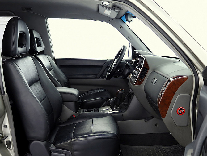 Mitsubishi Pajero Luxury ATM 3.2 DI-D 118kW Таллин - изображение 6