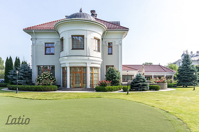 Izīrē respektablu, labiekārtotu, mēbelētu neoklasicisma stilā celtu privātmāju vienā no Rīga - foto 5