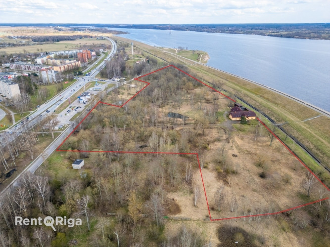 Pārdod trīsstāvu privātmāju Salaspilī ar 8.3 ha zemi.  Zeme ir sadalīta 4 zemes gabalos: - Salaspils - foto 3