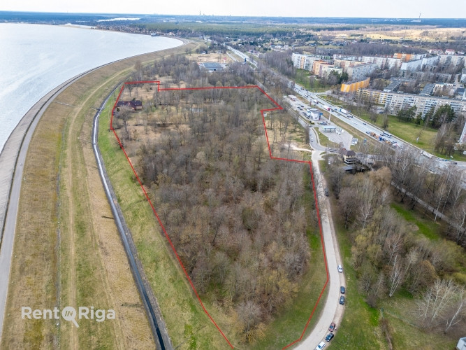 Pārdod trīsstāvu privātmāju Salaspilī ar 8.3 ha zemi.  Zeme ir sadalīta 4 zemes gabalos: - Salaspils - foto 4