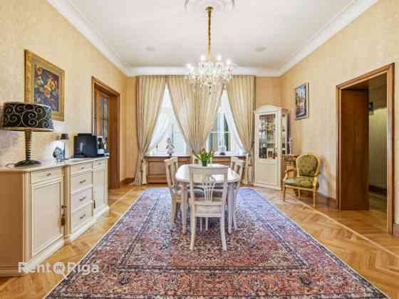 Изысканная квартира во французском стиле в дипломатическом районе с частным Rīga