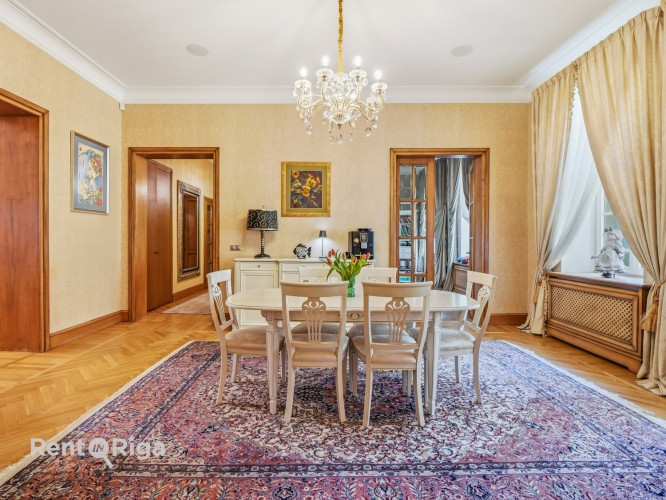 Izsmalcināts franču stila dzīvoklis vēstniecību rajonā ar privāto garāžu.   Šis īpašums Rīga - foto 4