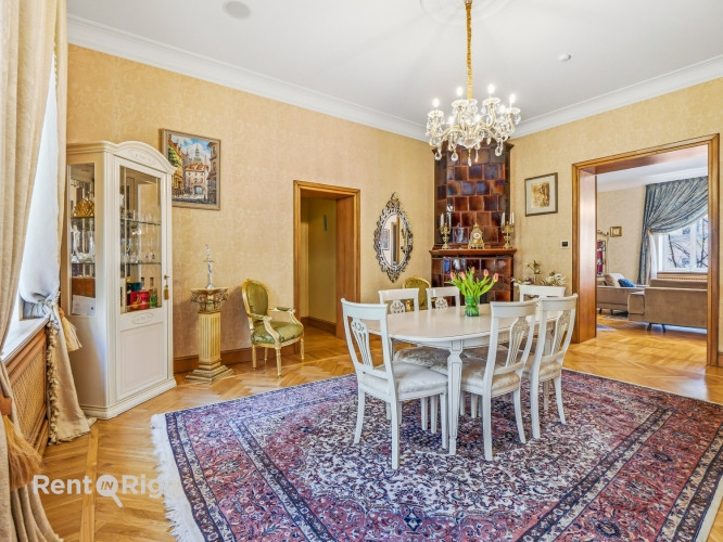 Izsmalcināts franču stila dzīvoklis vēstniecību rajonā ar privāto garāžu.   Šis īpašums Rīga - foto 3