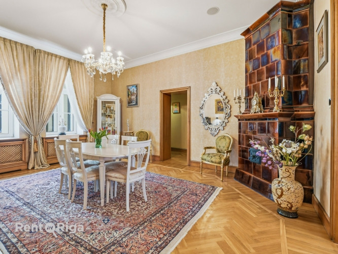 Izsmalcināts franču stila dzīvoklis vēstniecību rajonā ar privāto garāžu.   Šis īpašums Rīga - foto 2