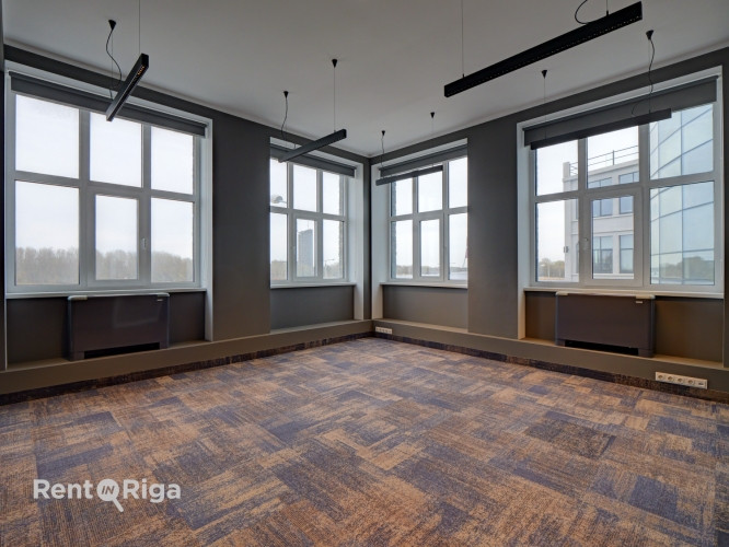 B klases birojs ar panorāmas skatu uz Daugavu  Mūkusalas ielā.  Iznomā mūsdienīgas B klases Rīga - foto 5