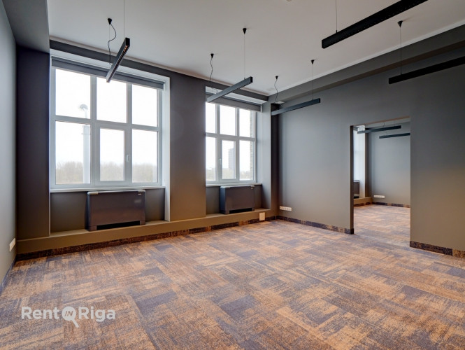 B klases birojs ar panorāmas skatu uz Daugavu  Mūkusalas ielā.  Iznomā mūsdienīgas B klases Rīga - foto 9