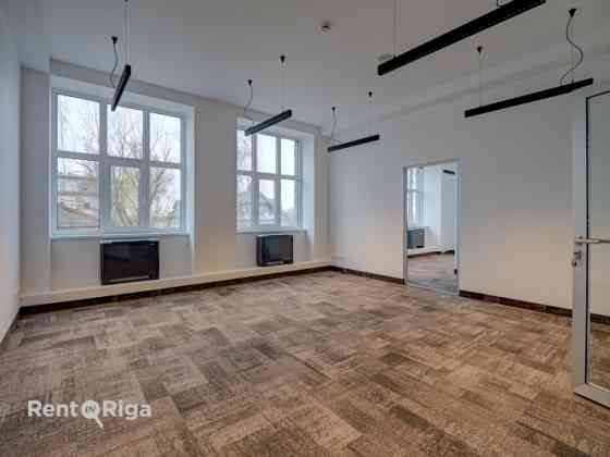 Офис класса B с панорамным видом на Даугаву  улица Муксалас.  Аренда современного Rīga