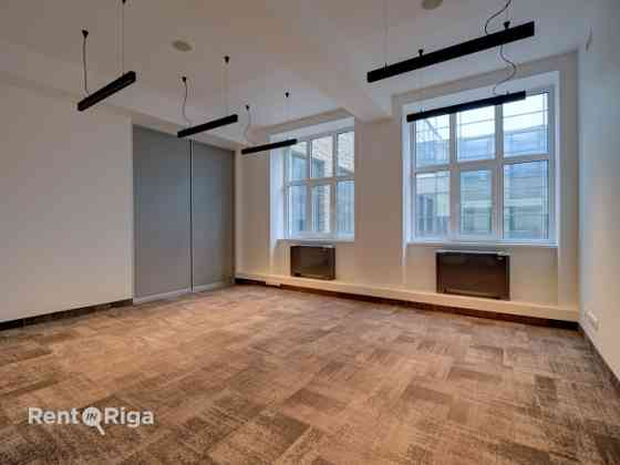 Офис класса B с панорамным видом на Даугаву  улица Муксалас.  Аренда современного Rīga