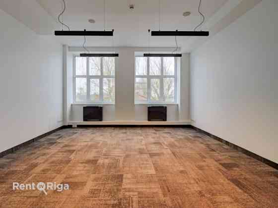 Офис класса B с панорамным видом на Даугаву  улица Муксалас.  Аренда современного Rīga