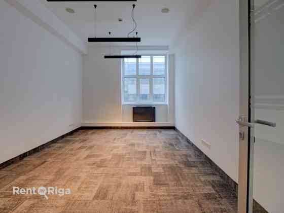 Офис класса B с панорамным видом на Даугаву  улица Муксалас.  Аренда современного Rīga