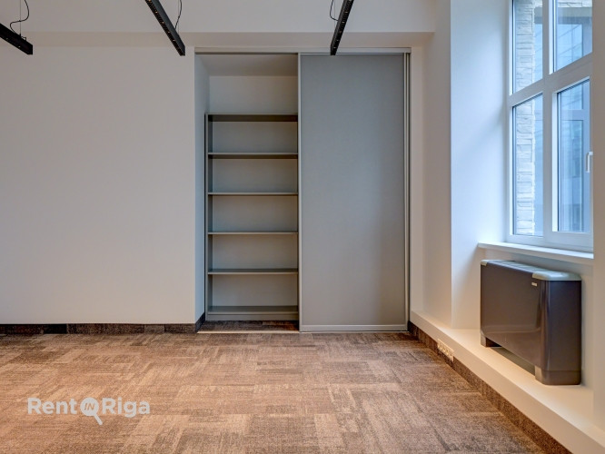 B klases birojs ar panorāmas skatu uz Daugavu  Mūkusalas ielā.  Iznomā mūsdienīgas B klases Rīga - foto 7